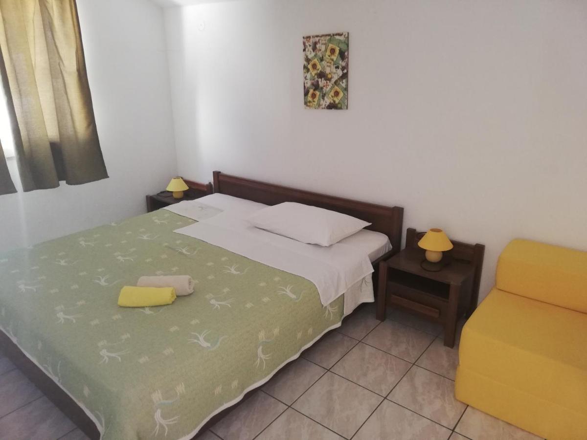 Apartments And Rooms With Parking Space Zavala, Hvar - 128 イェルサ エクステリア 写真